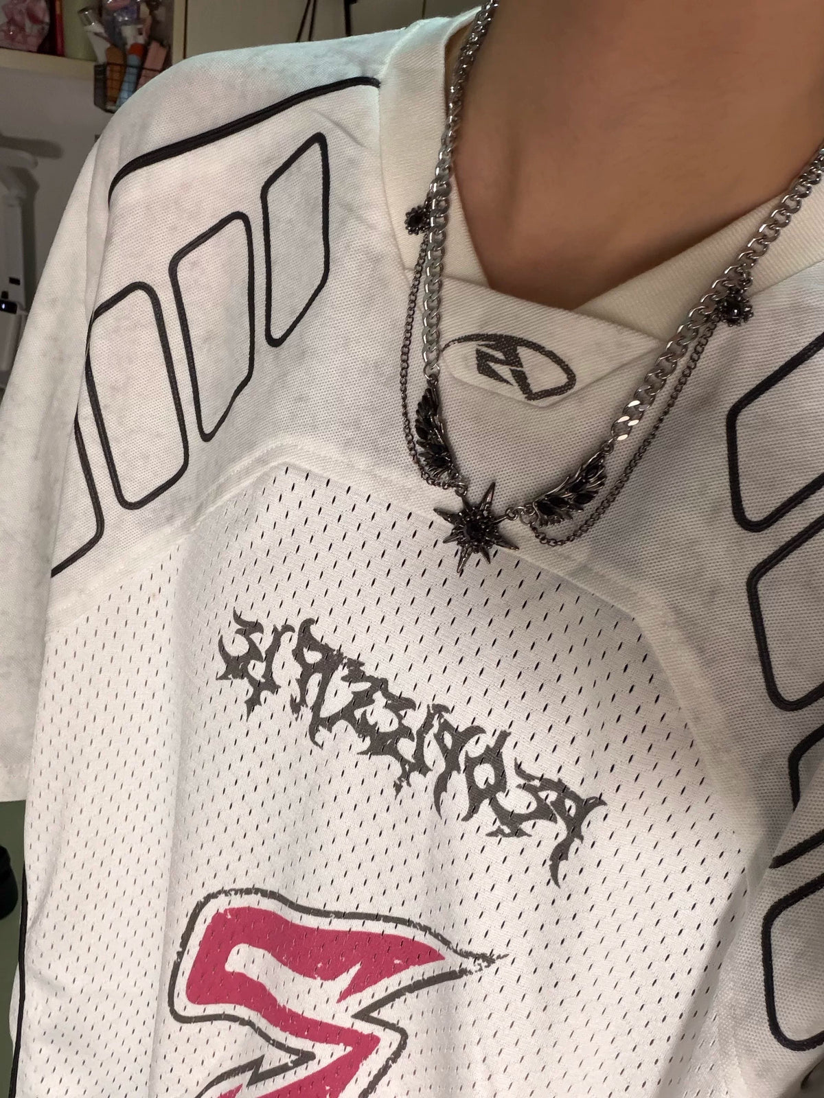 Skate windbreaker with asymmetric zipper features a skate-inspired relaxed cut and eye-catching asymmetrical zipper design, bringing dynamic, edgy details and lightweight windproof performance for street skating daily wear.