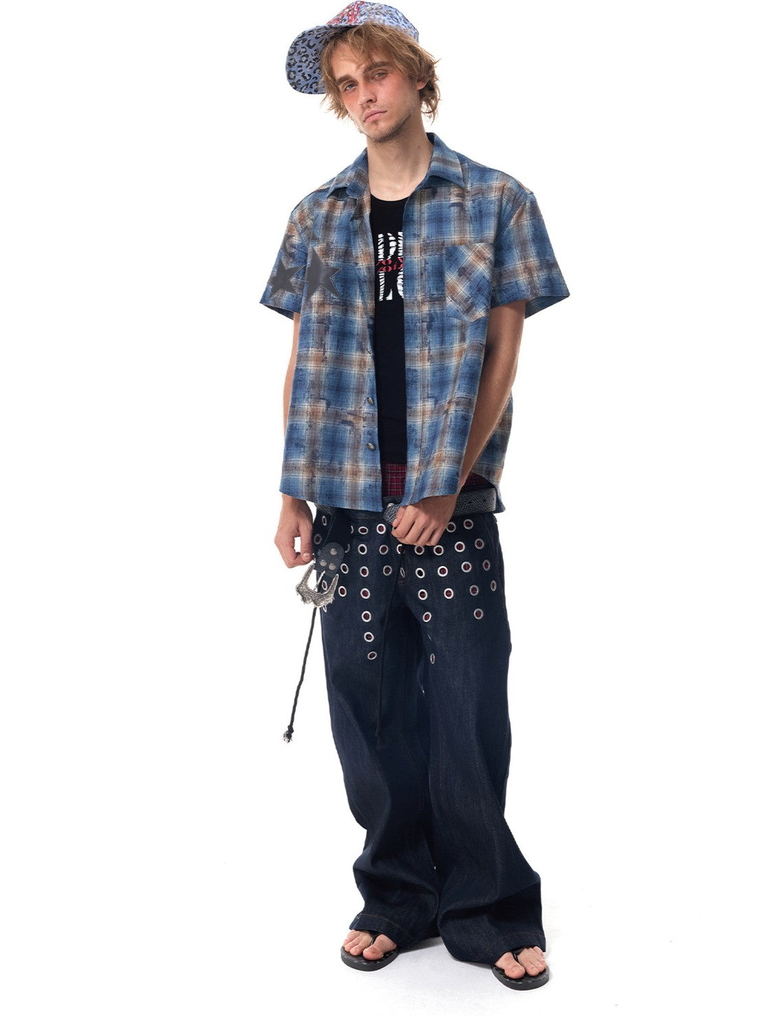 Sturdy snap-flap-pocket detailing decorates these tactical cargo pants. Reinforced stitching and structured straight leg combine functional storage with tough modern streetwear aesthetics.