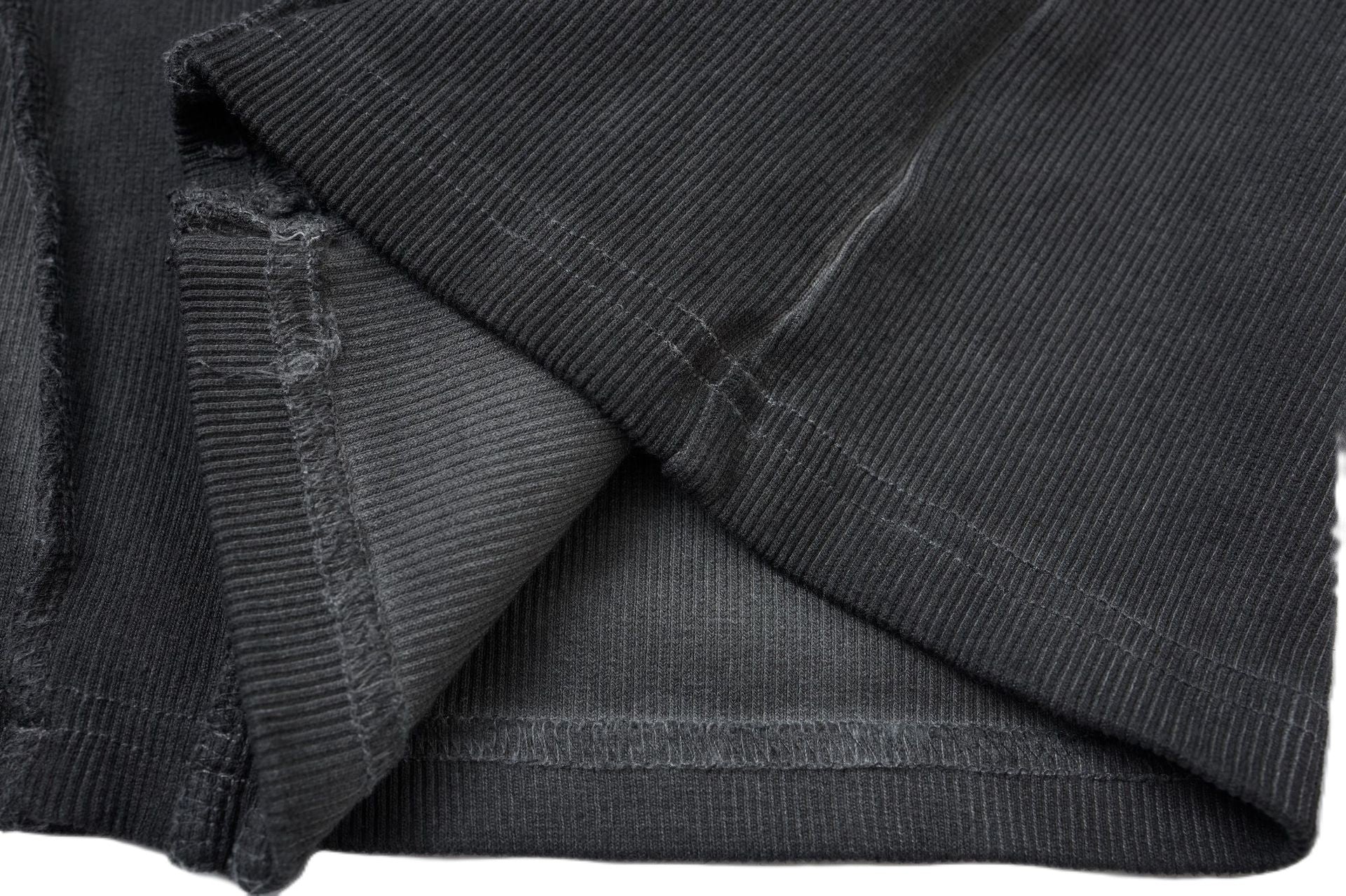 Soft fleece warm streetwear set, plush fleece material locks warmth effectively.