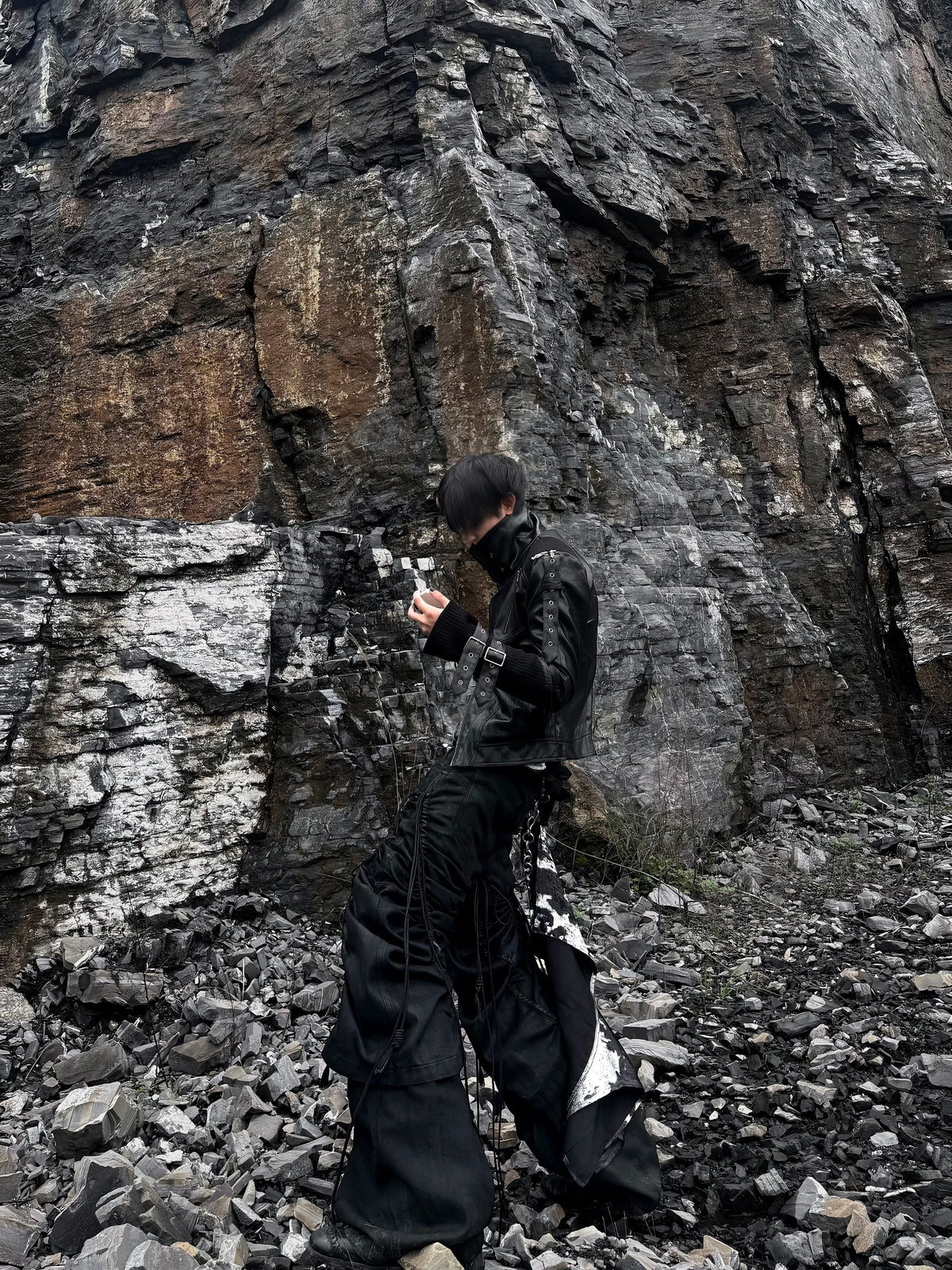 Streetculture frayed seam boxfit shacket has frayed seam details and a structured boxy cut for rugged urban streetwear style.
