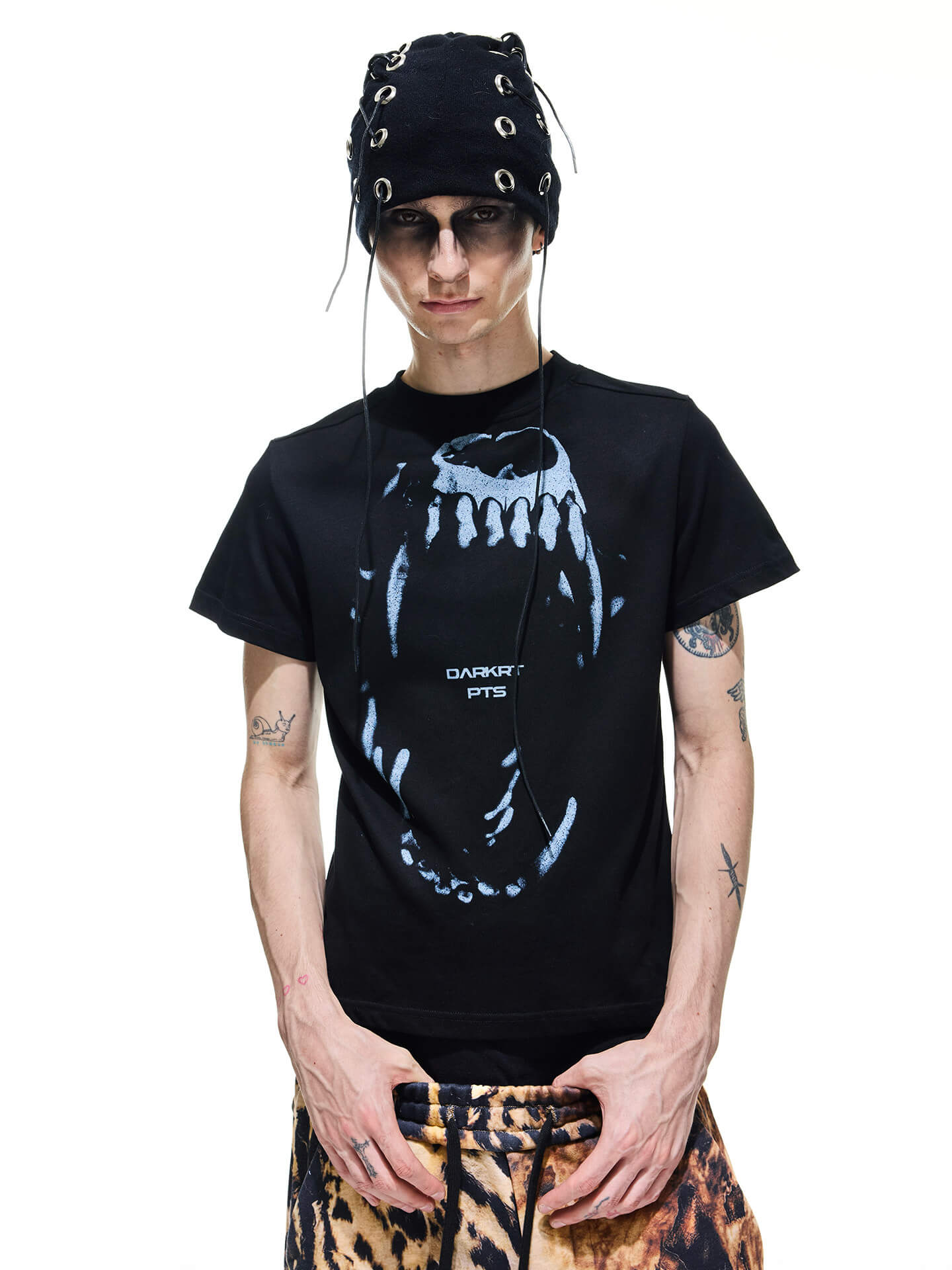 Streetwear casual loose oversized fashion, featuring a roomy oversized silhouette and classic streetwear vibe.