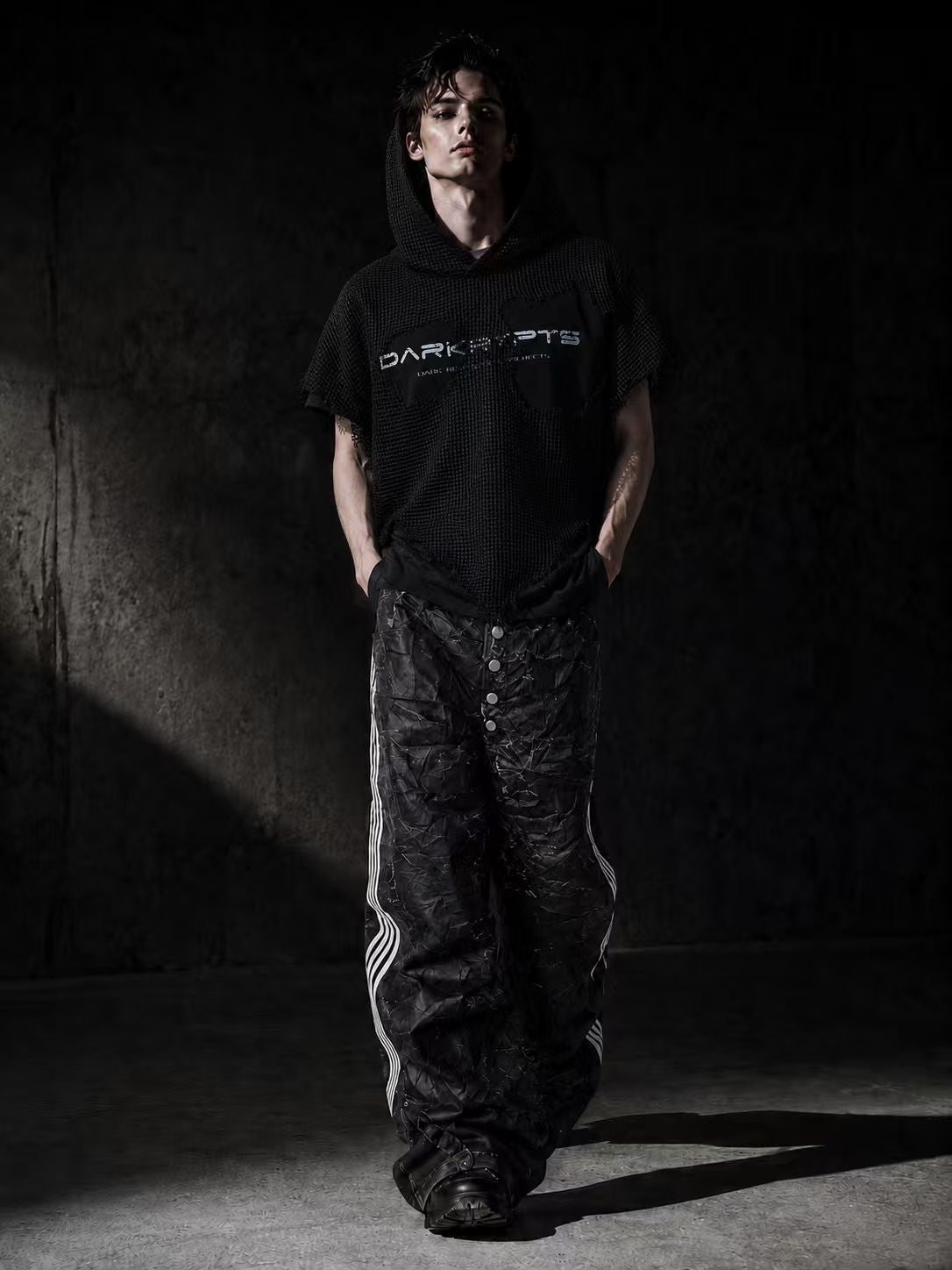 Tie hems adjustable trendy wear, drawstring hem design lets you tweak silhouette freely.