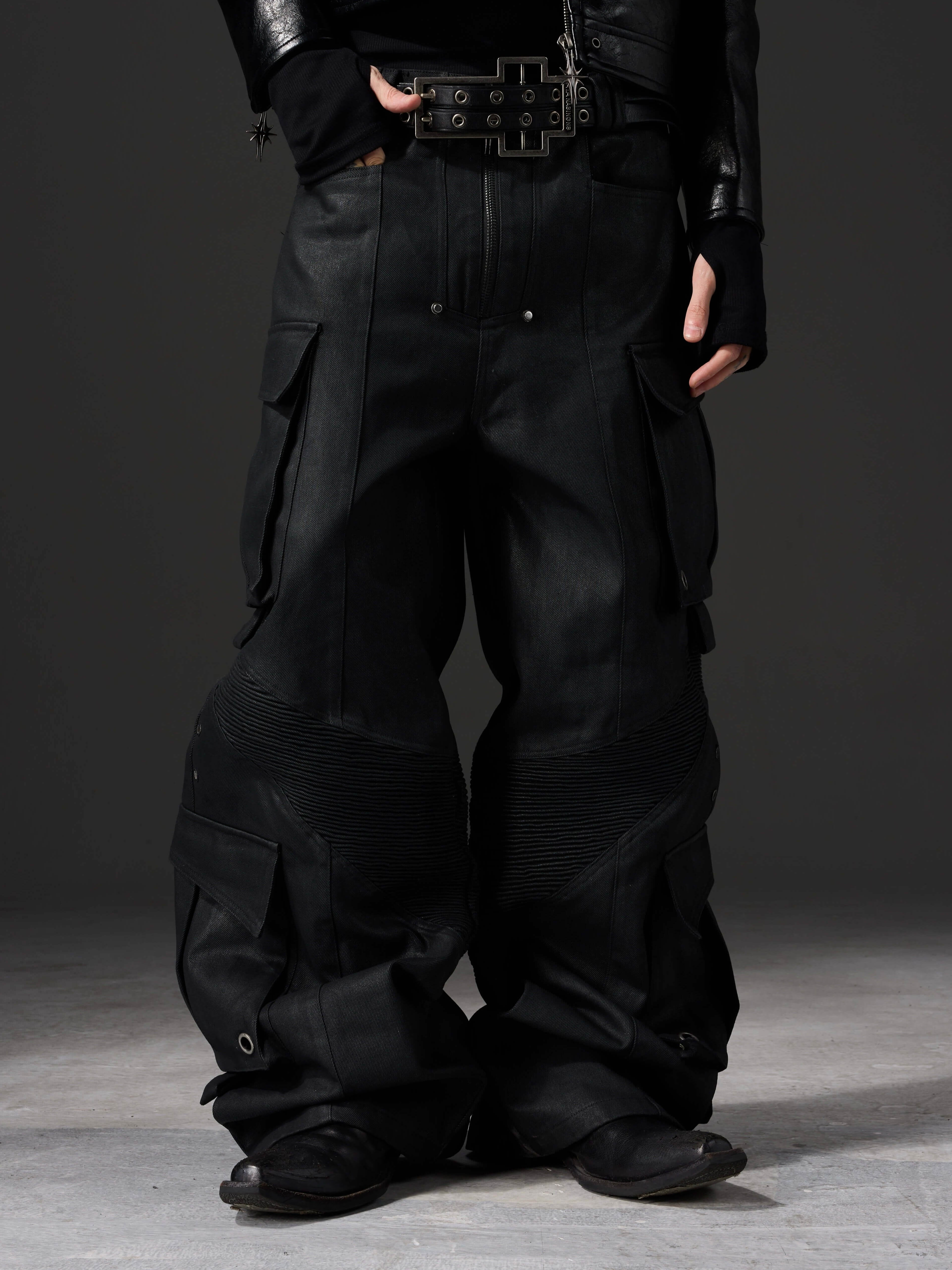DARKPTPTS MULTI-POCKET WAXED NICHE FLOOR-LENGTH CARGO PANTS Secondary image
