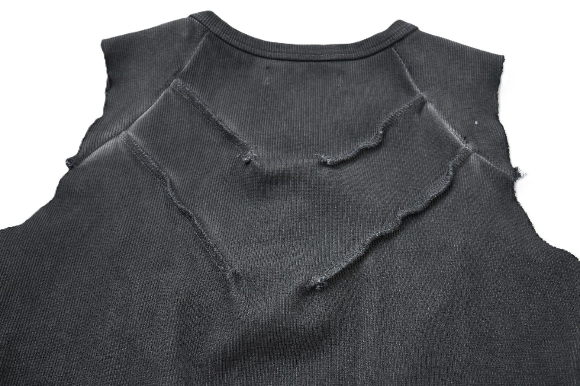 Water-proof outdoor street coat, waterproof fabric blocks rain and moisture well.