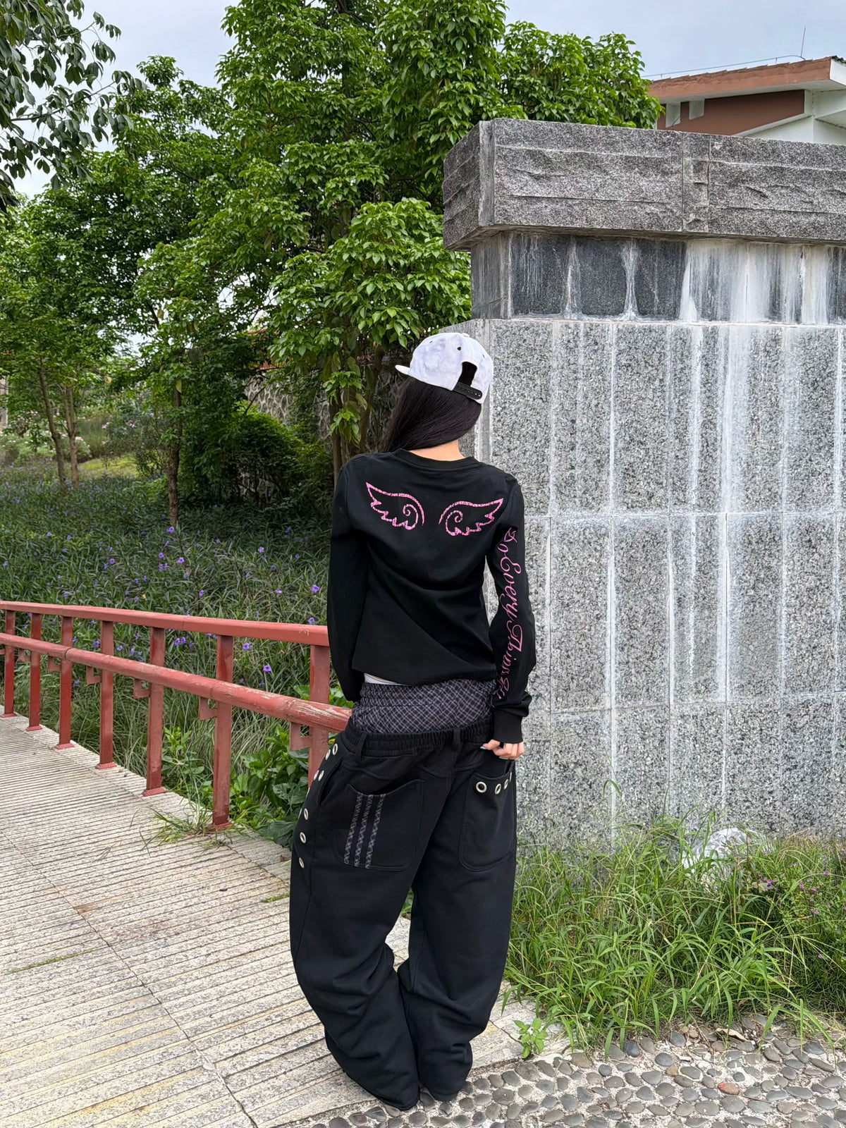 Natural worn‑seam details and frayed ripped accents feature on these denim jeans. Artfully destroyed fabric and classic denim construction deliver raw vintage punk street‑wear character.